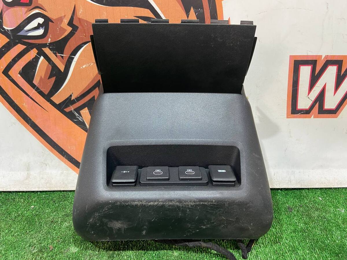 LR142720 End trim console panel lower Land Rover Discovery 5 L462 (2017-) used